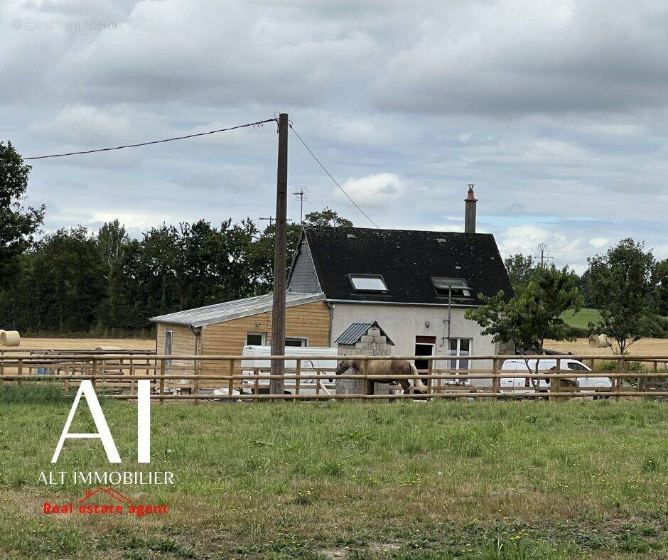Maison à LA LANDE-DE-LOUGE