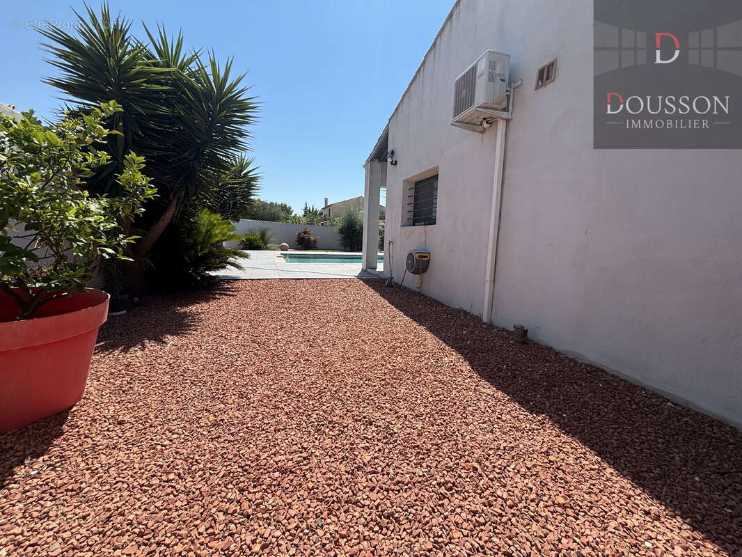 Villa de prestige de 220 m2 avec piscine, vaste garage et prestations haut de gamme à Aigues-Mortes - photo 18