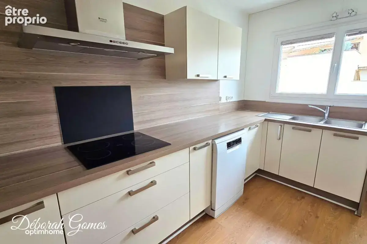 RARE Pau centre ville – 4 chambres, double salon, garage et parking - photo 7