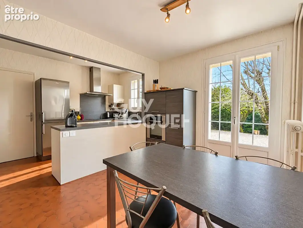 Ecole Valentin, maison 6 chambres, terrain 26 ares - photo 9