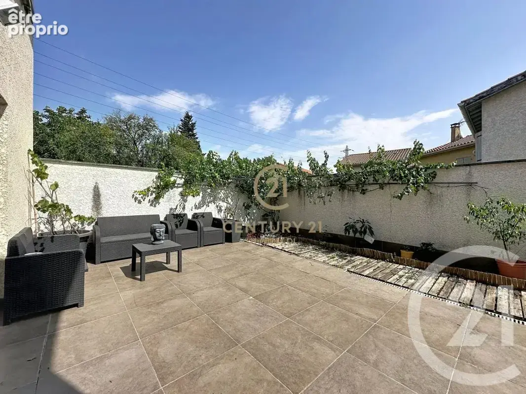 Maison 117 m² à Givors  - photo 2