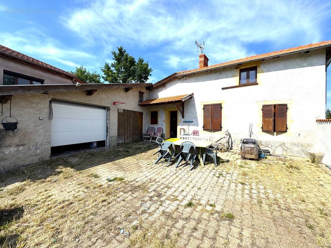 Photo 1 - Maison à SAINT-GERMAIN-LESPINASSE