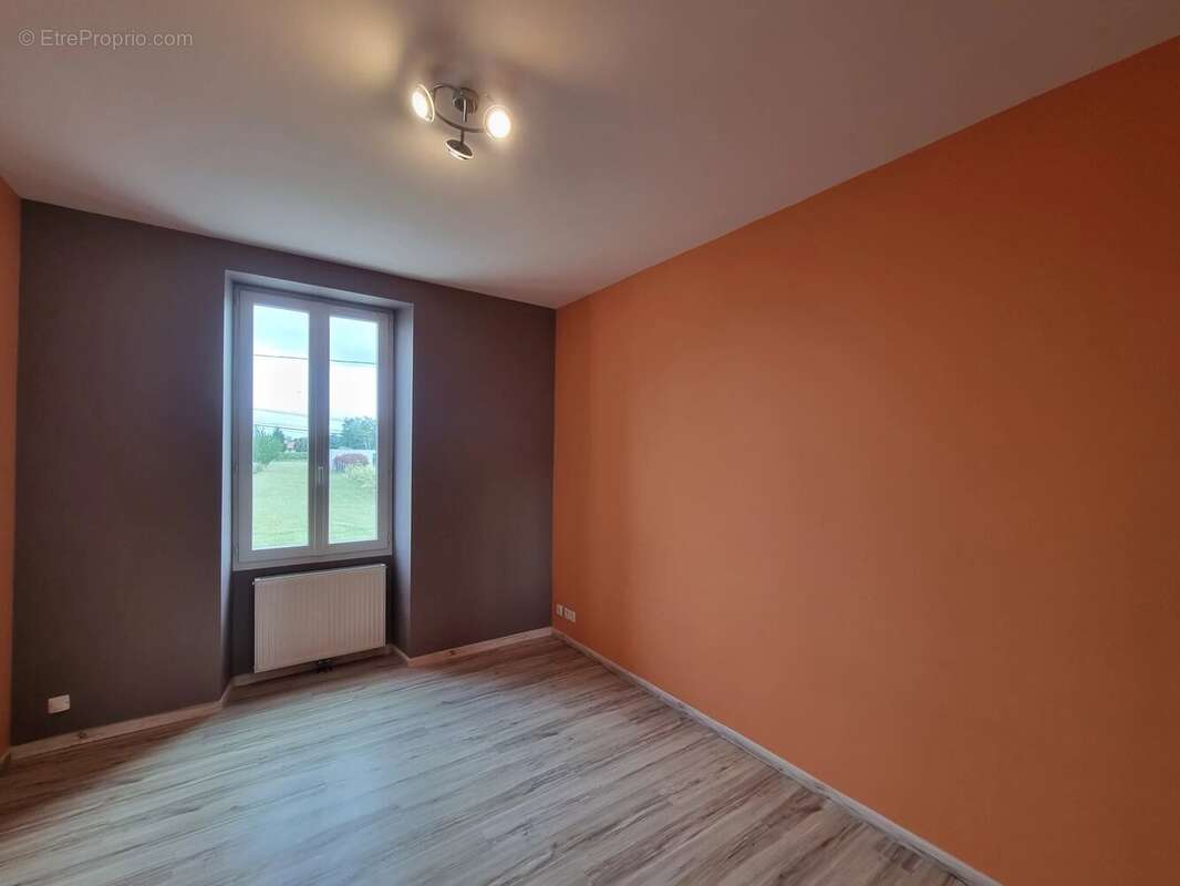 Spacieuse ferme offrant quatre chambres sur 8800m² de jardin - photo 10