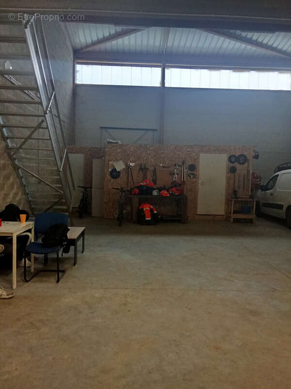 Commerce à SAINTE-MARIE-DES-CHAMPS