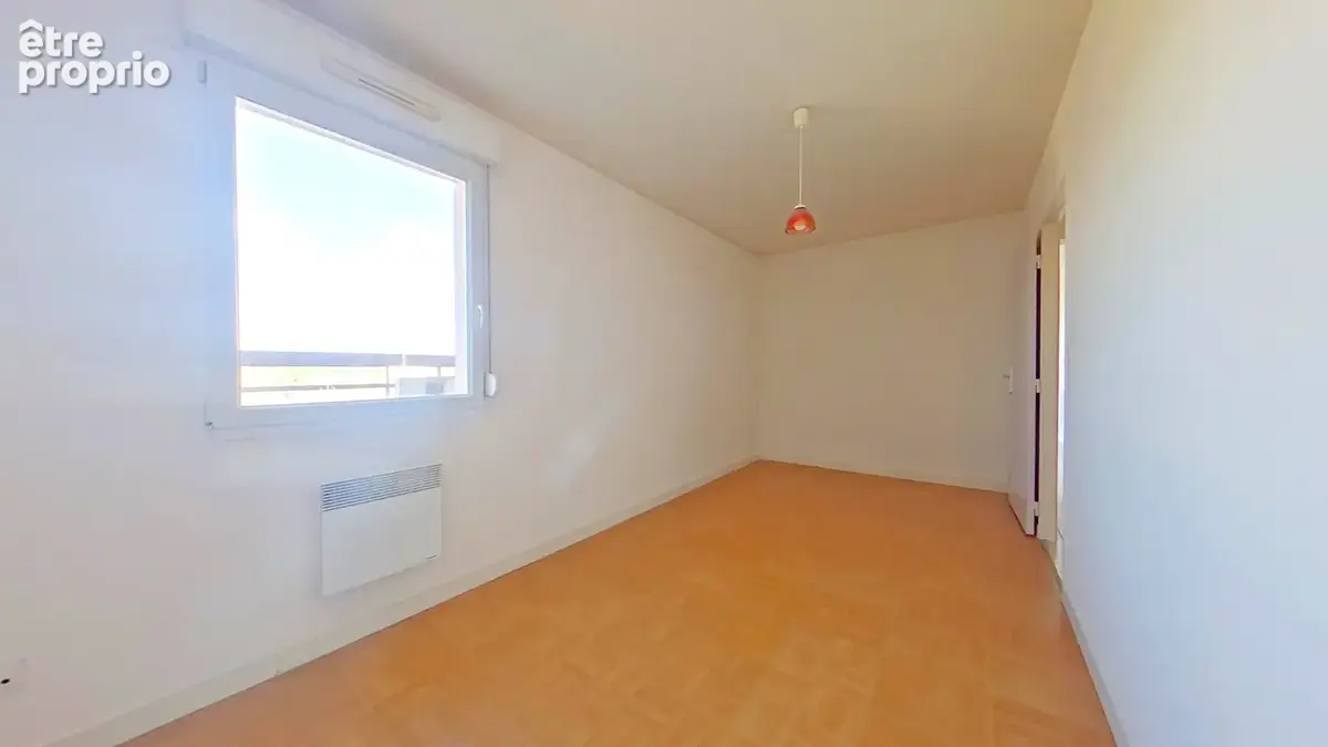Dernier etage - avenue jean jaurès - apt t2 43m2 avec grand balcon, cave et parking - photo 8