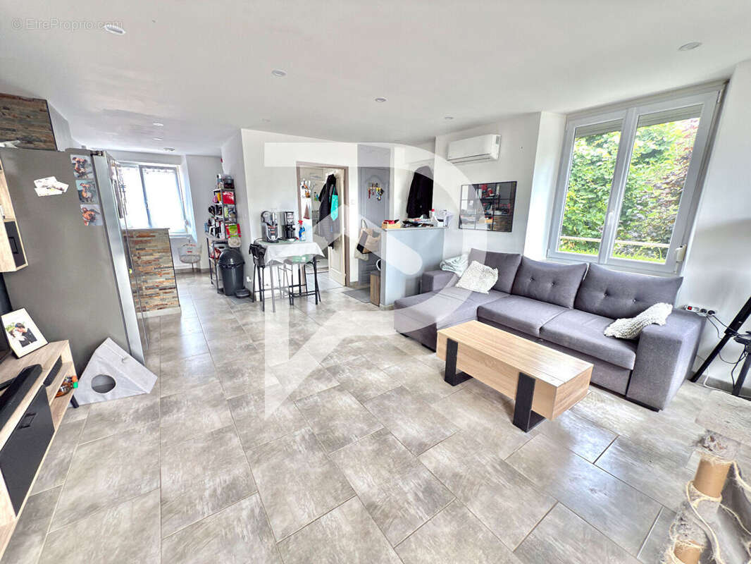 Maison à MANDRES-LA-COTE