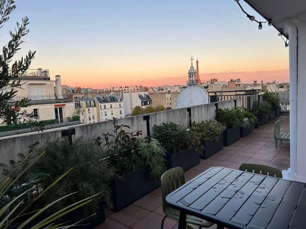 Appartement à PARIS-16E