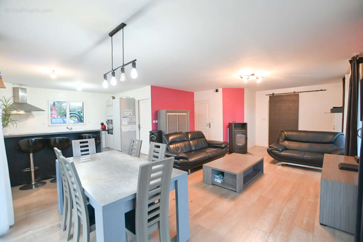 Maison à SAINT-FREGANT