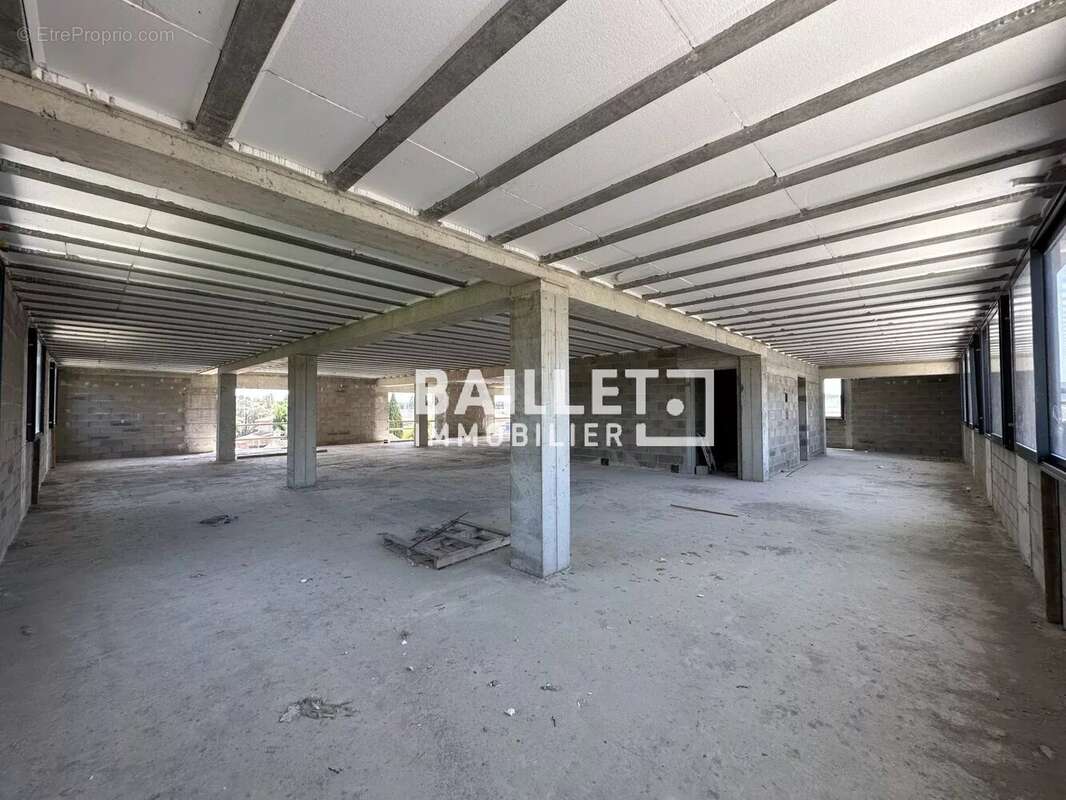 Vend à fréjus un immeuble neuf à usage de commerces et bureaux - photo 7