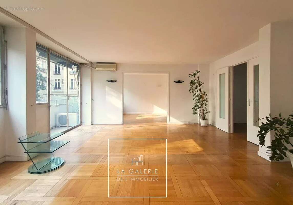 APPARTEMENT A VENDRE T5  La Muette, idéalement situé avec parking et cave. - photo 3