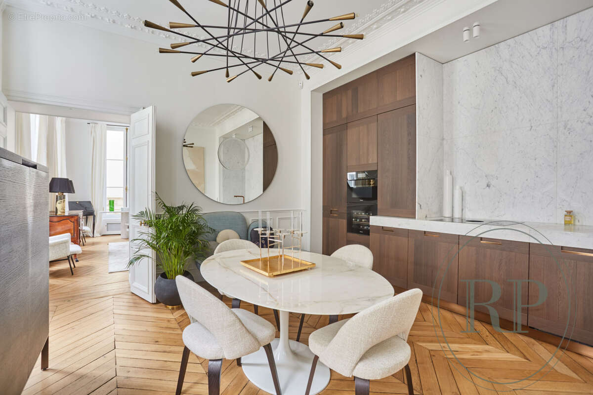 Appartement à PARIS-7E