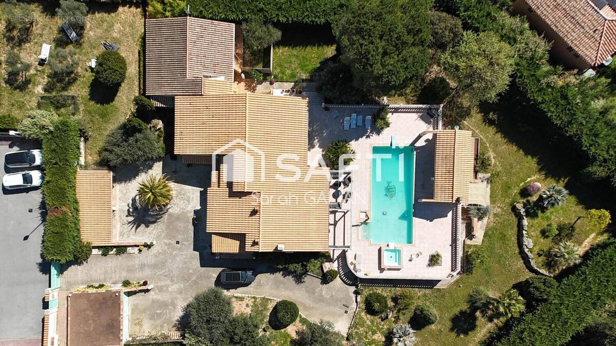 Photo 1 - Maison à ROQUEBRUNE-SUR-ARGENS