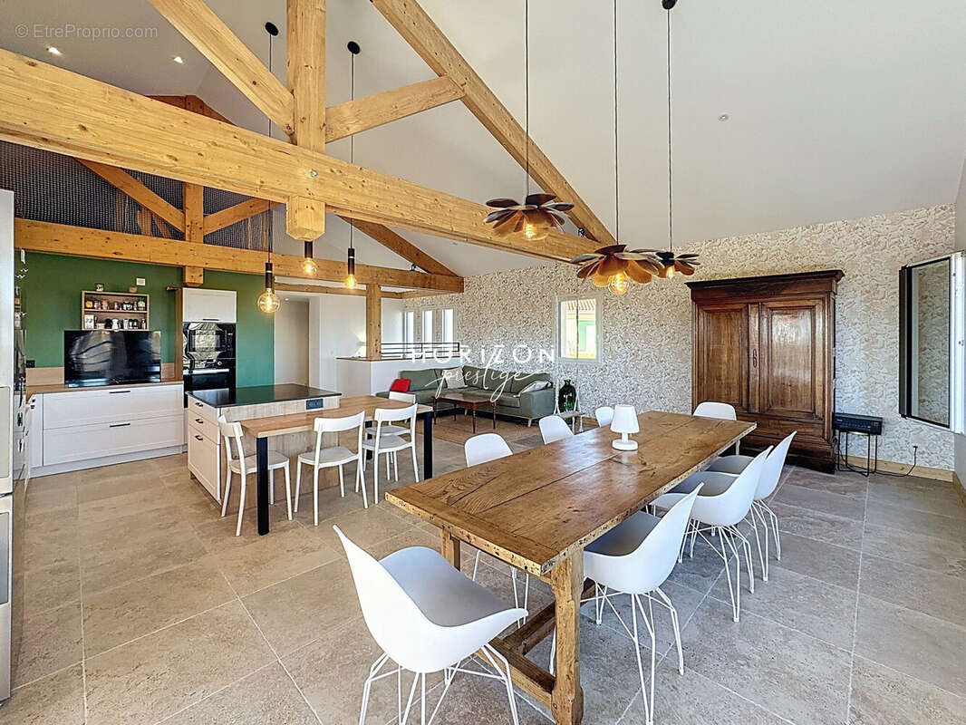 Maison à SOLUTRE-POUILLY