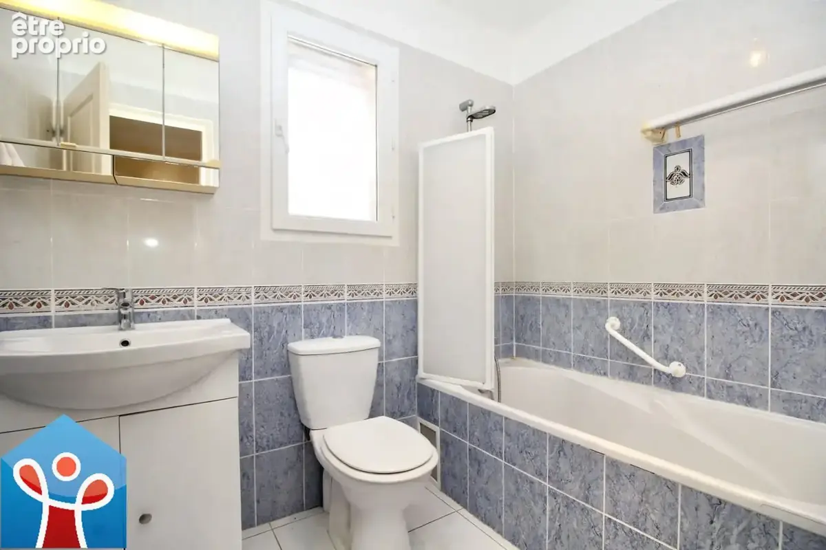 Villa de plain-pied avec piscine et garage à SAUVIAN - photo 10