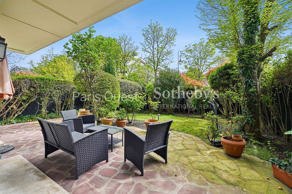 Appartement à NEUILLY-SUR-SEINE