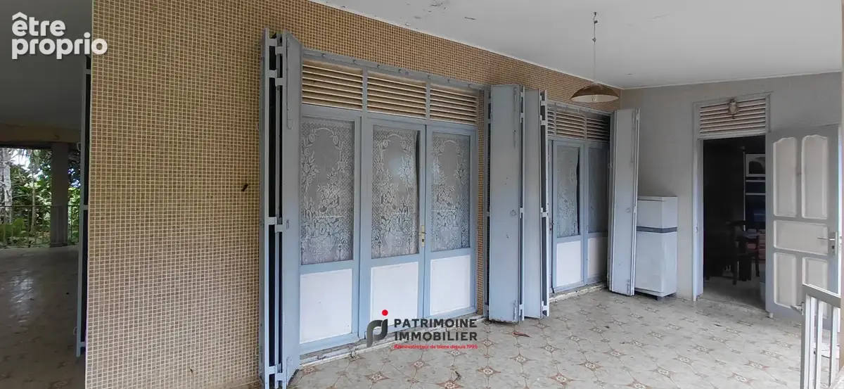 Maison de type t4 + t2 a vendre sur un terrain de 1290 m2 a sainte-rose - photo 2
