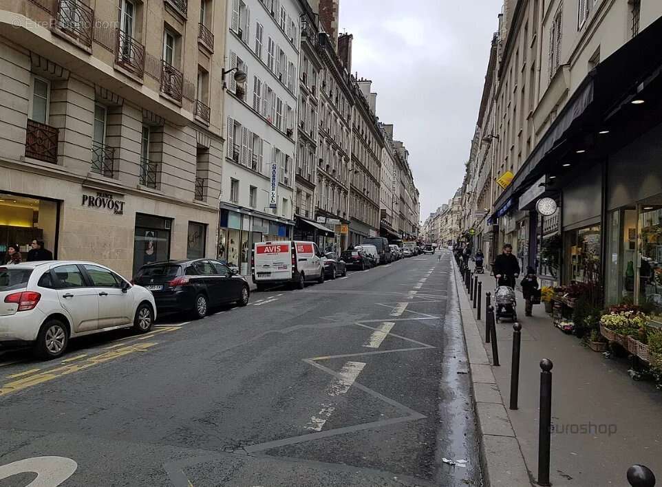 Commerce à PARIS-9E