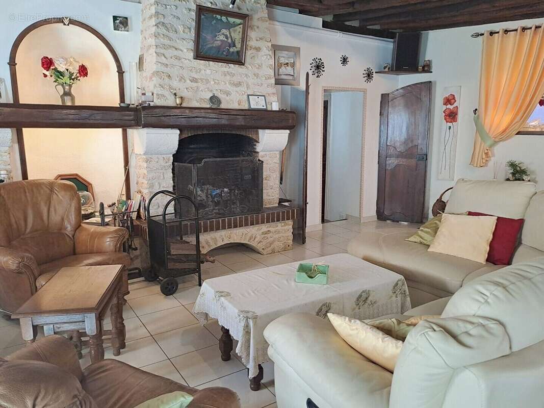 Maison à AUNEAU