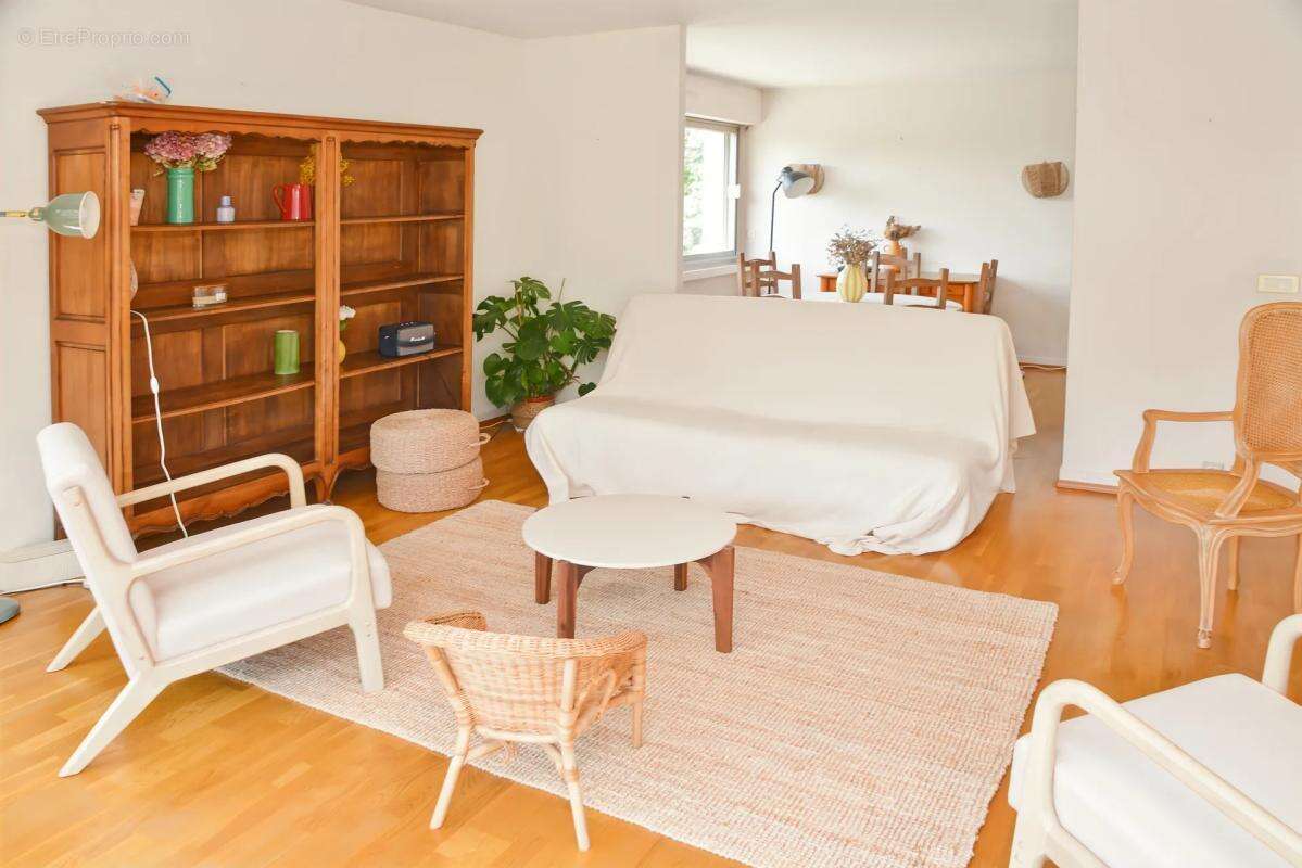 Appartement à LA CELLE-SAINT-CLOUD