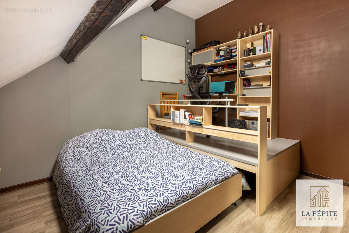 Maison à QUIEVRECHAIN