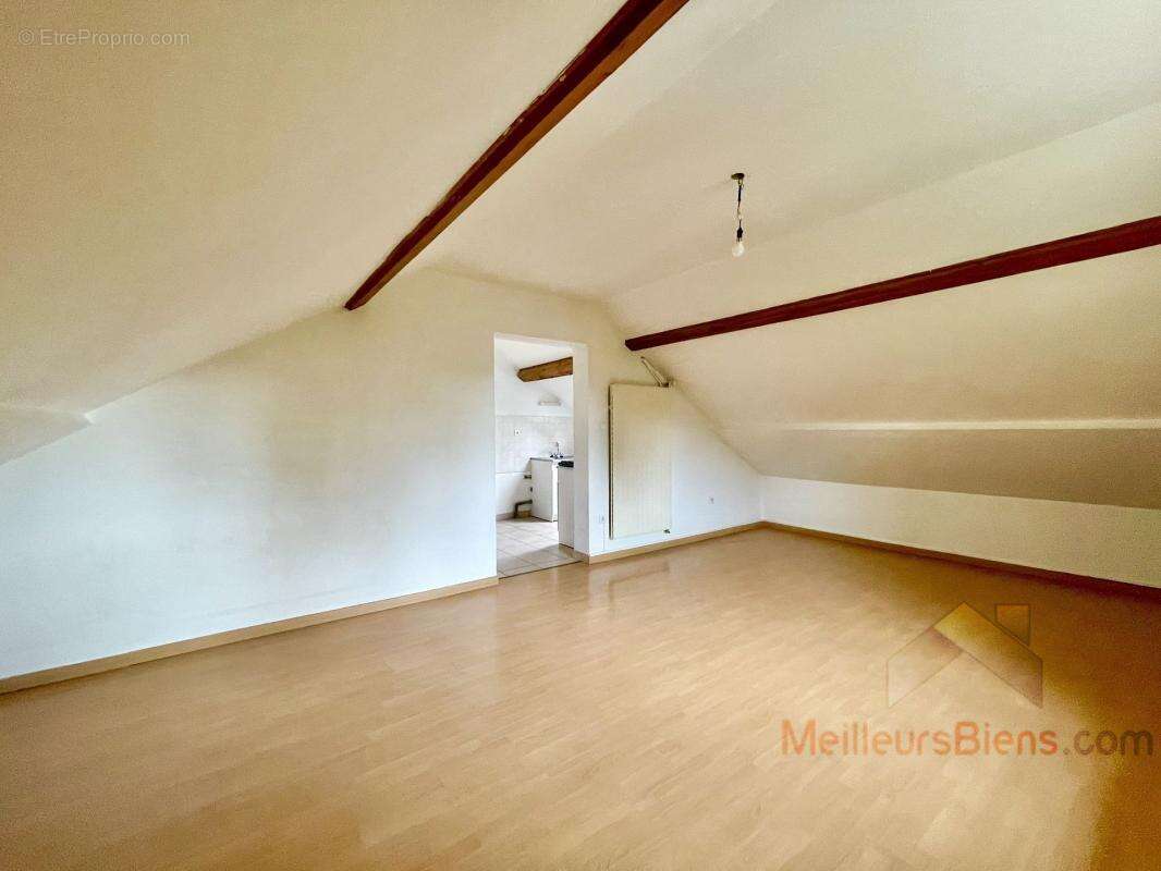 Appartement à MONTMOROT