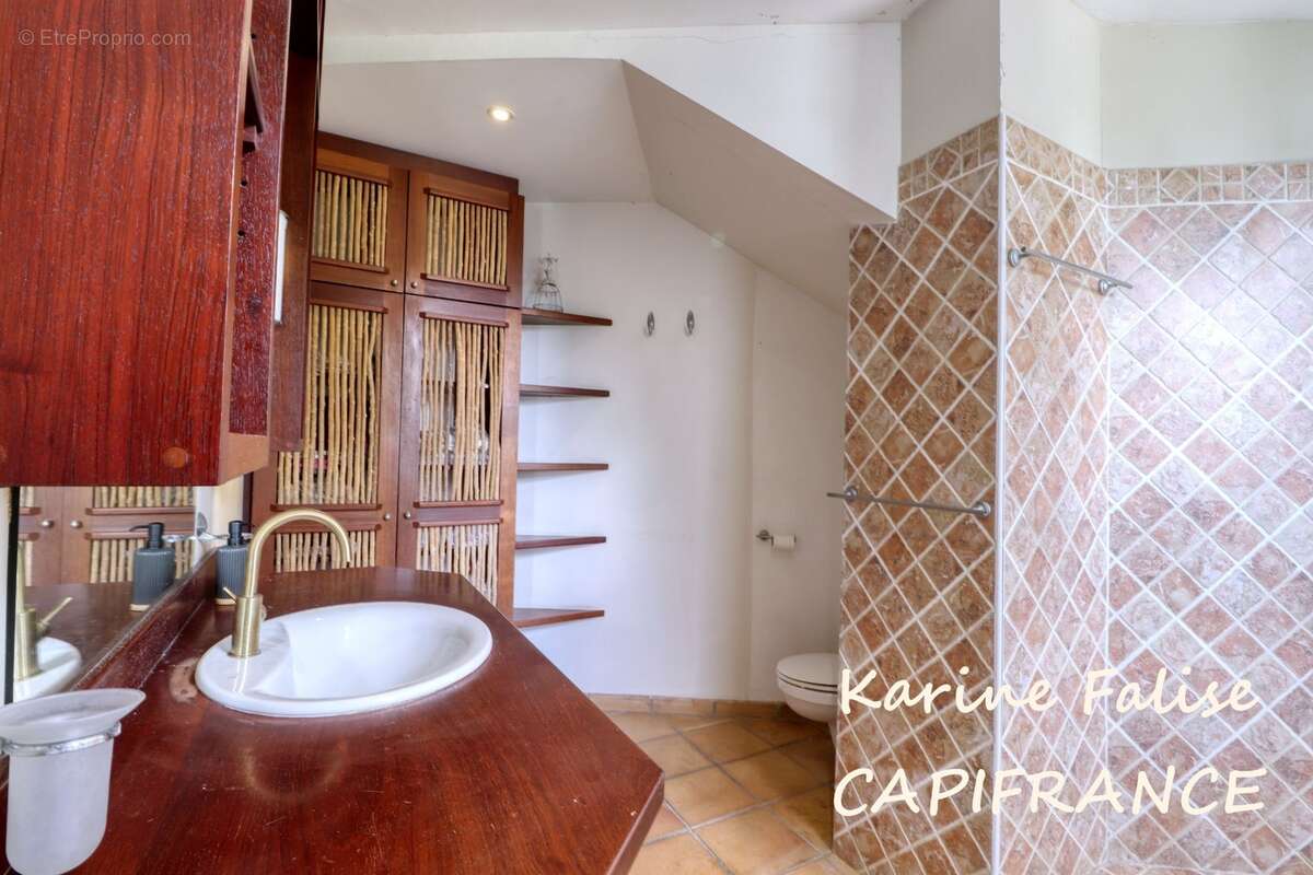 Villa d'architecte T5 avec studio indépendant, piscine et vue mer exceptionnelle - photo 10
