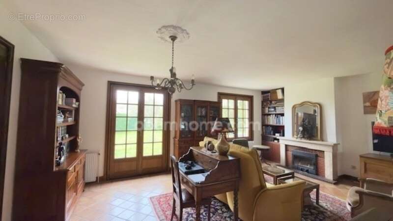 Maison à SAINT-CYR-SOUS-DOURDAN
