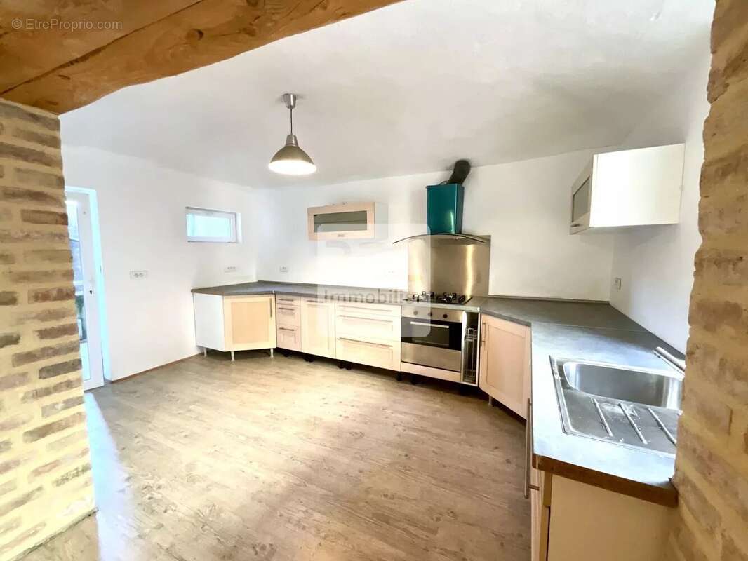 Maison à SAINT-VICTOR-DE-MALCAP