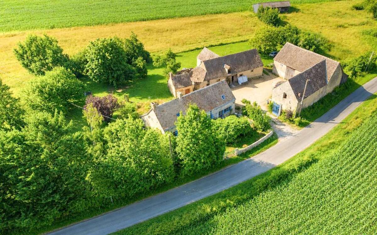 Maison à SAVIGNE-L'EVEQUE