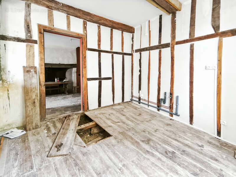 Dpt Gers (32), à vendre SAINT MONT Maison ancienne T4 de 160 m² habitables en plain pied + grenier aménageable + grange attenant - photo 5