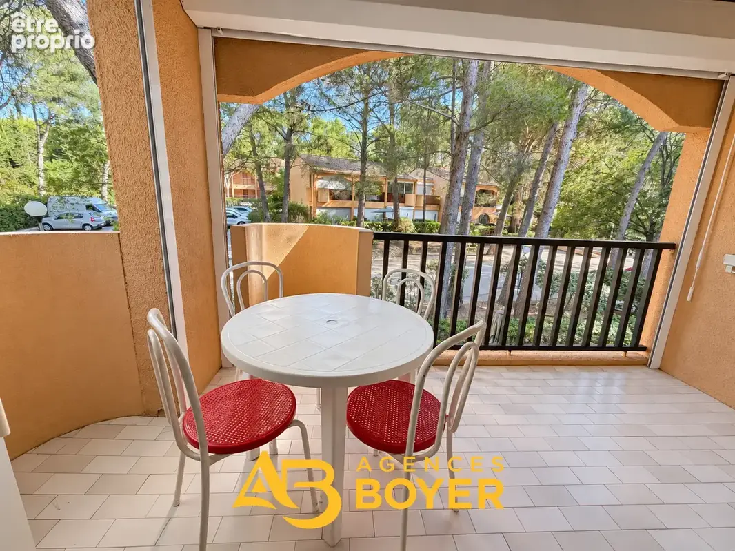 Studio avec terrasse, piscine et parking à Sanary-sur-Mer, limite Bandol, proche plage - photo 3