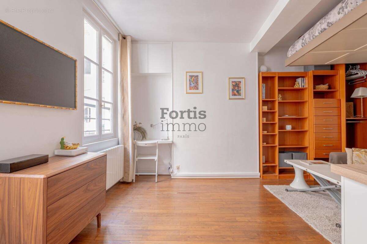 Appartement à PARIS-2E