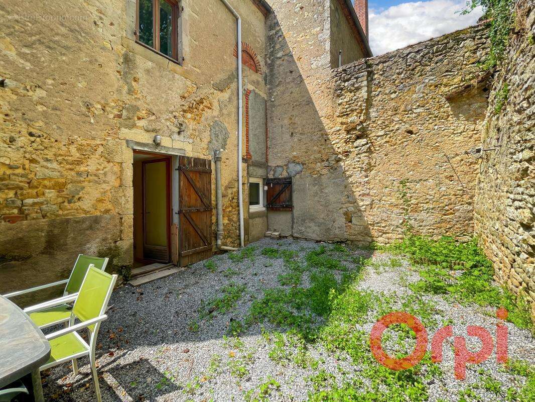 Maison à LURCY-LEVIS