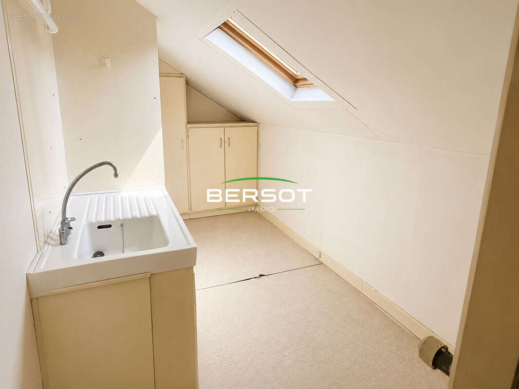 Maison 10 pièces sur grand sous-sol - photo 6