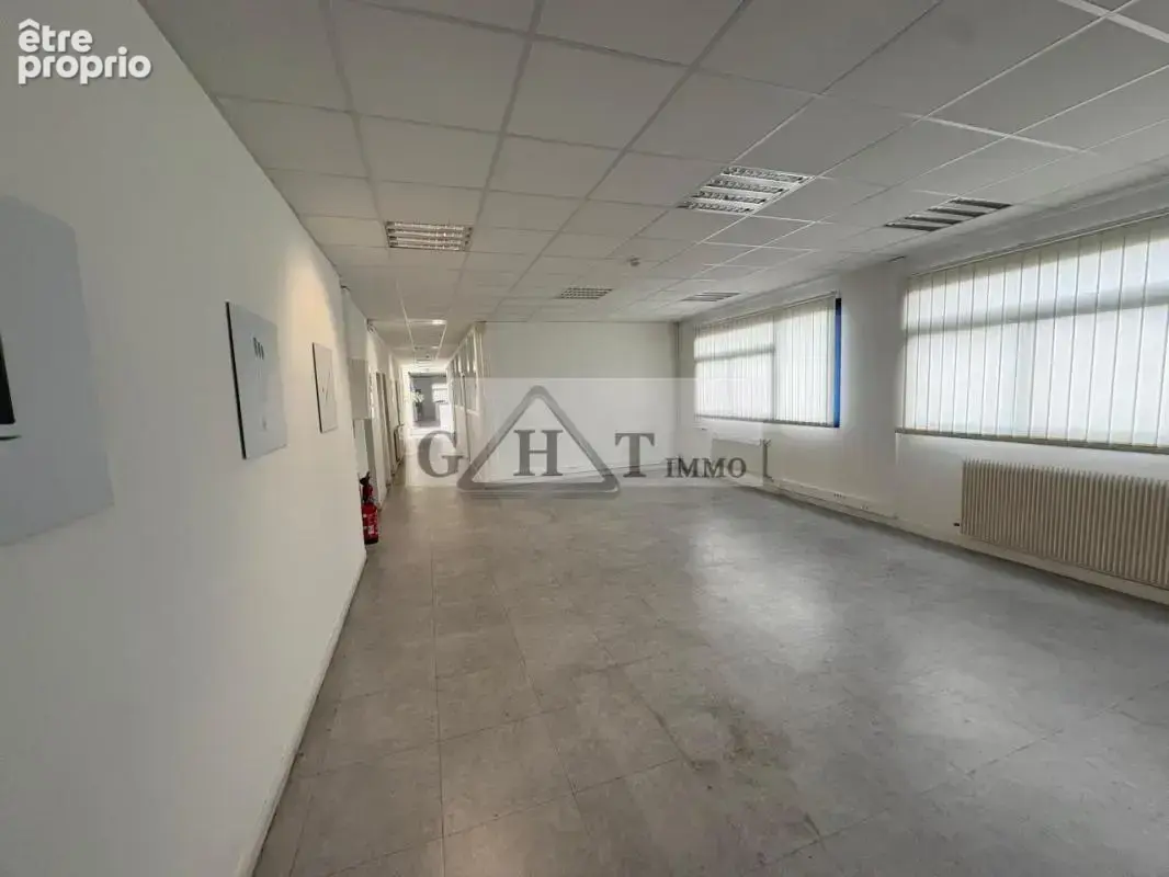 Entrepot 3700 m² a vendre a vaux le penil - photo 10