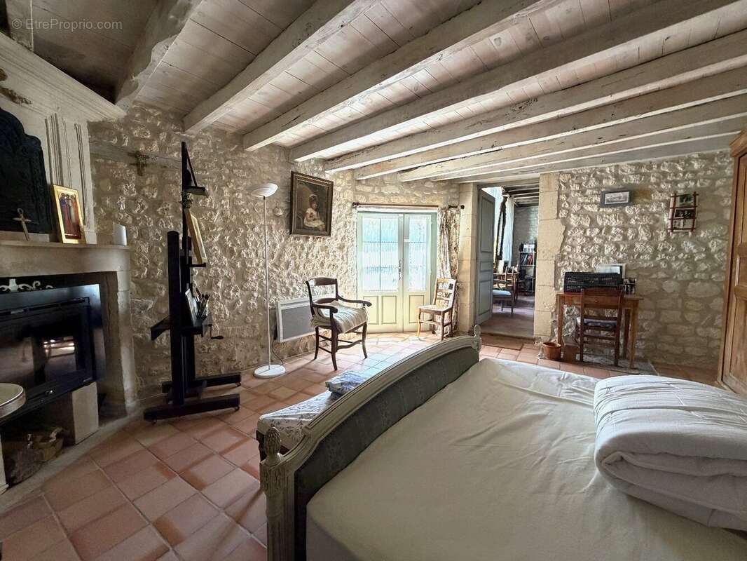 Charmante maison ancienne en pierres avec gîte et grand terrain  champagnolles - photo 5