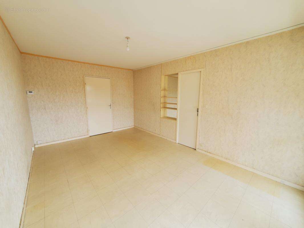 Beau T4 avec parking, cave et balcon - photo 3