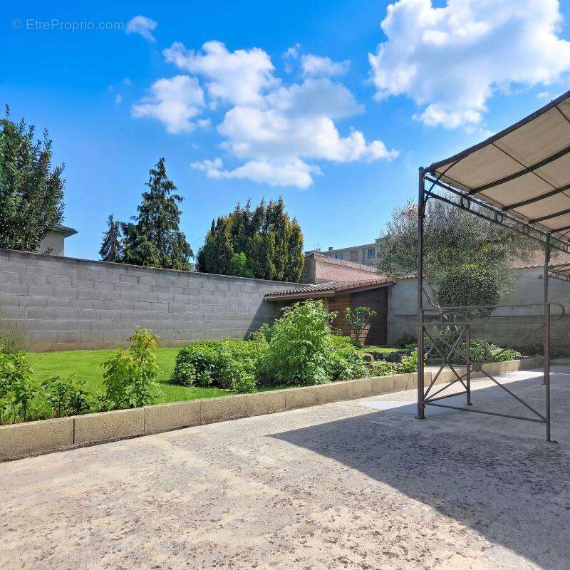 Maison - 4 Chambres - Buanderie - Jardin - Garage - Carport - photo 6