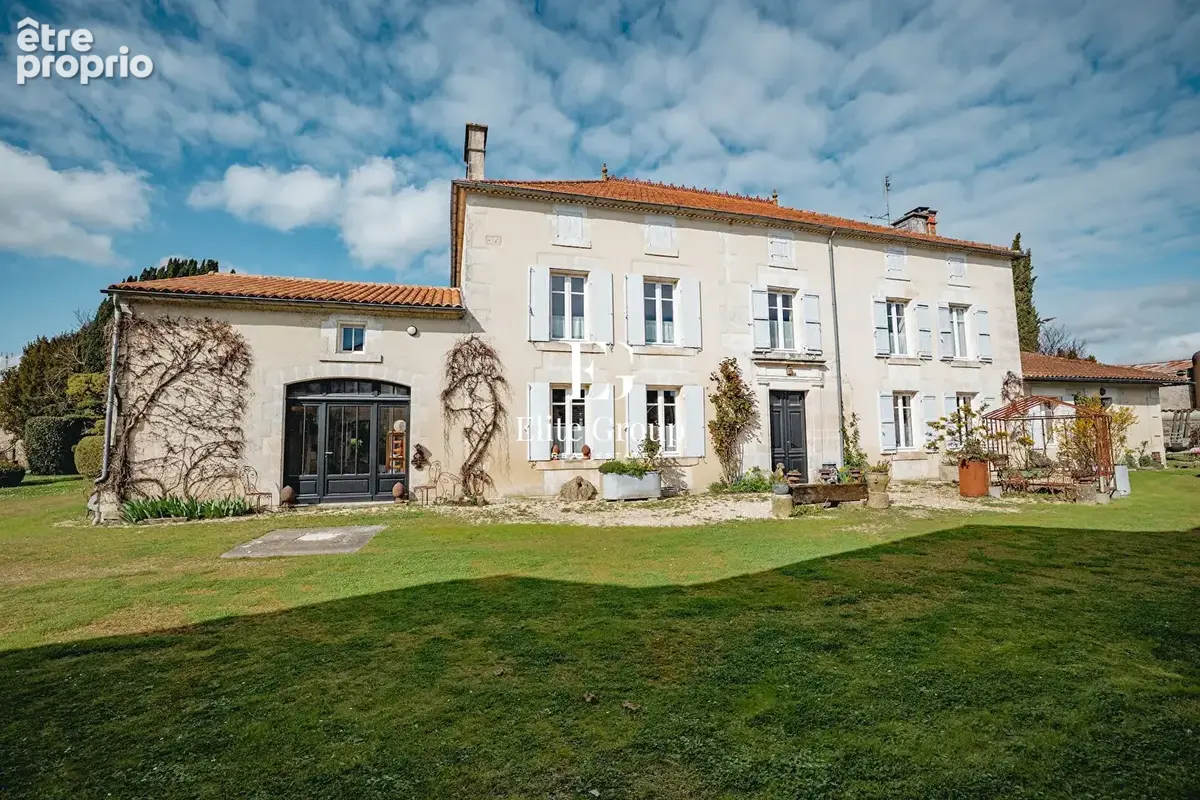 A vendre - authentique propriete charentaise a proximite de jarnac et de cognac - 11 pieces - 440m2 - photo 16