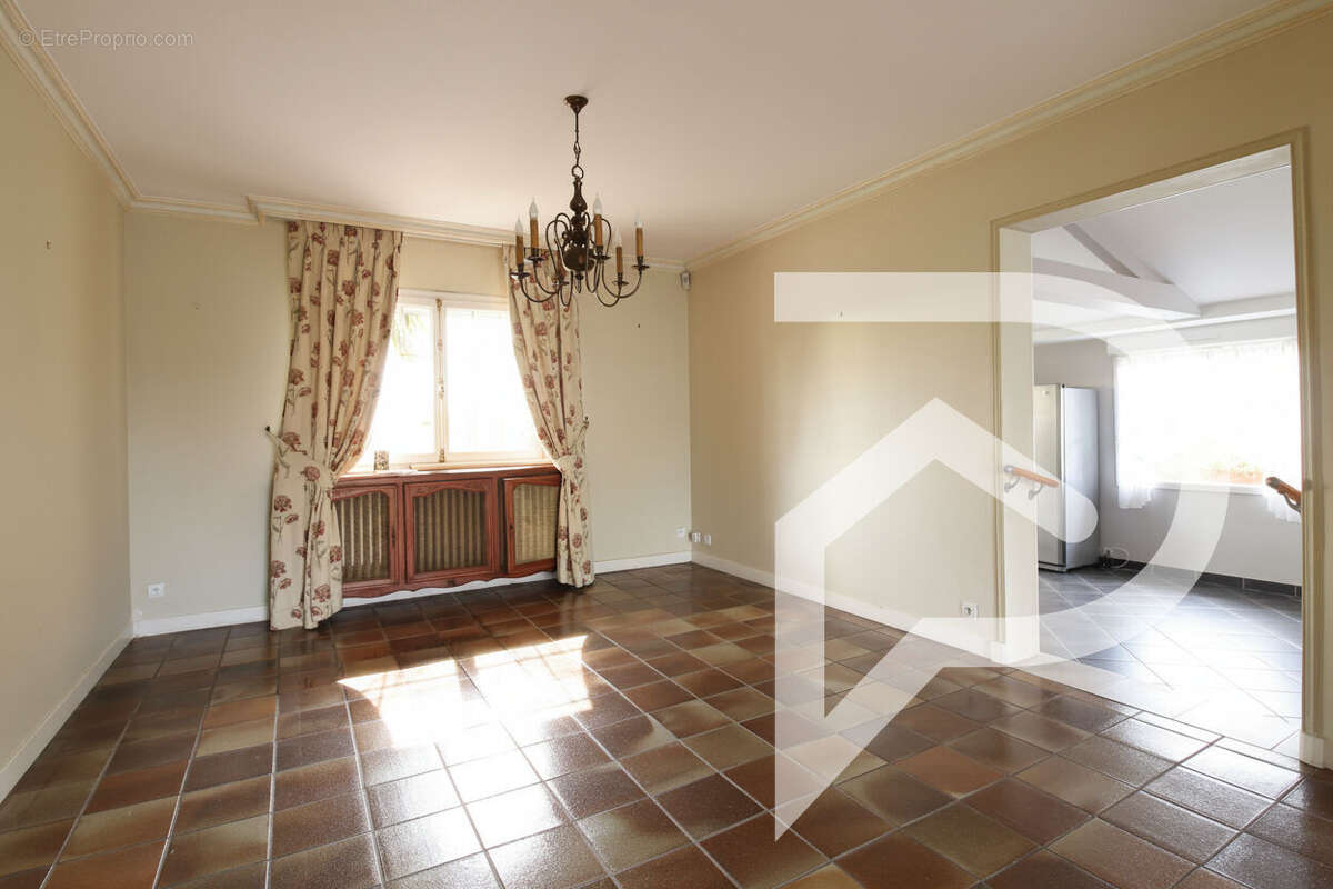 Maison à CHEVRIERES