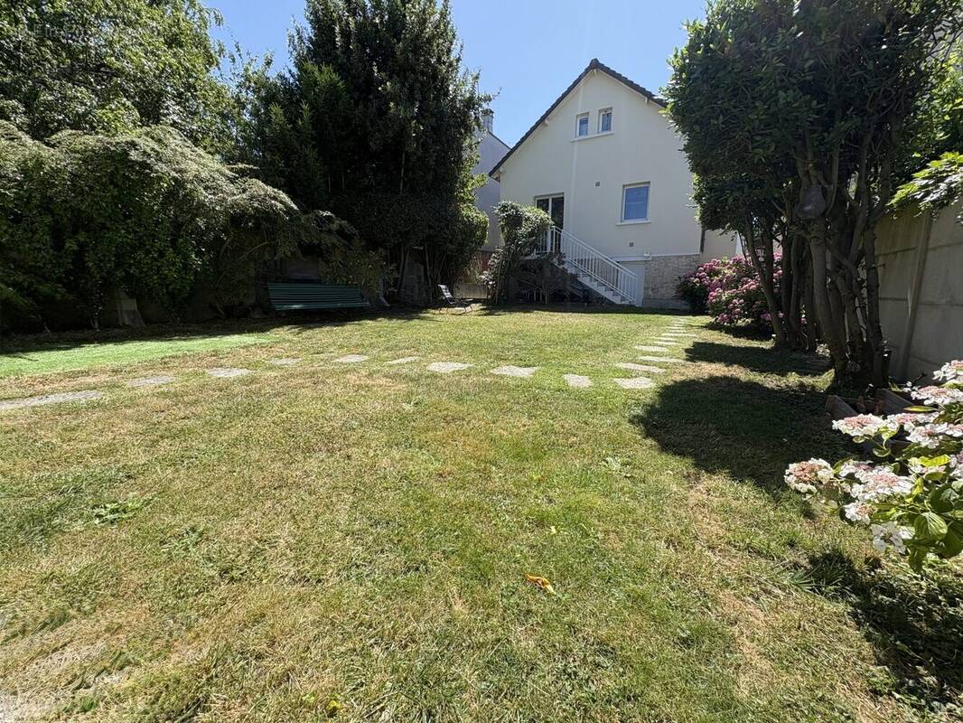 Maison à L&#039;HAY-LES-ROSES