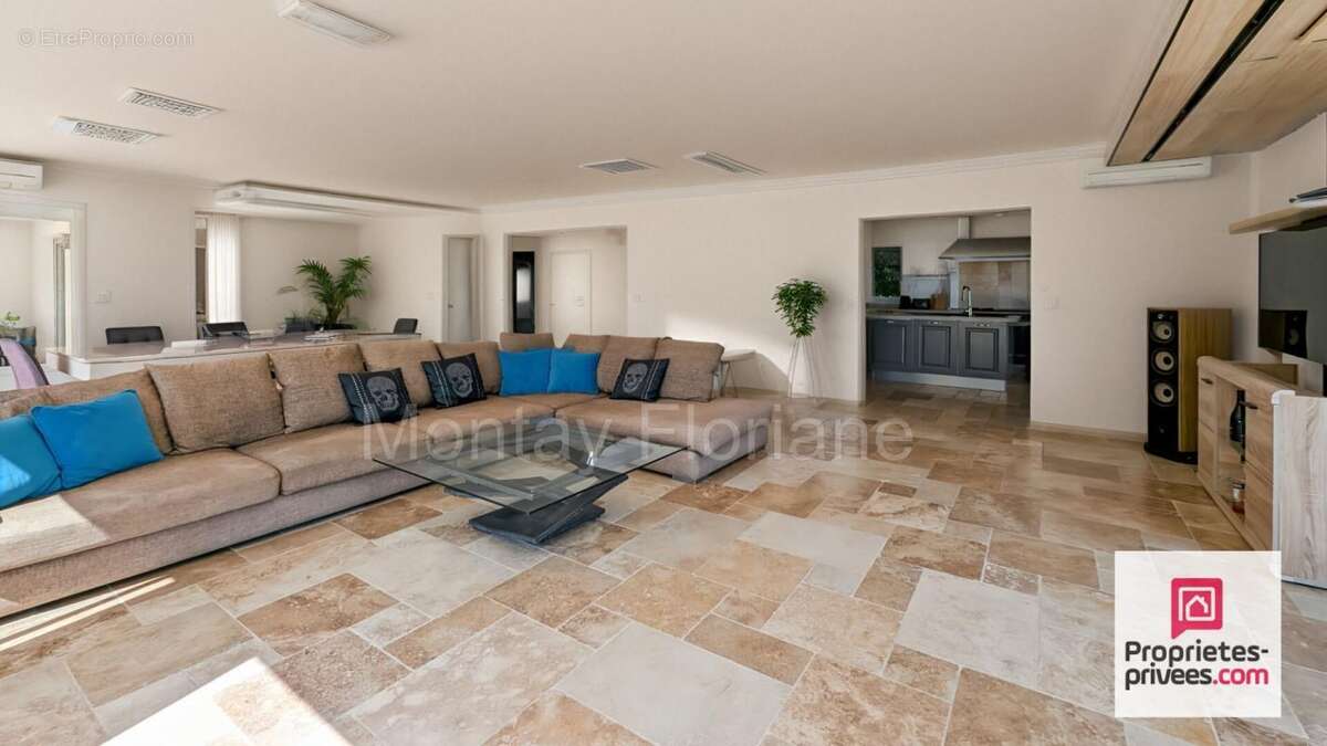 Maison à ROQUEBRUNE-SUR-ARGENS