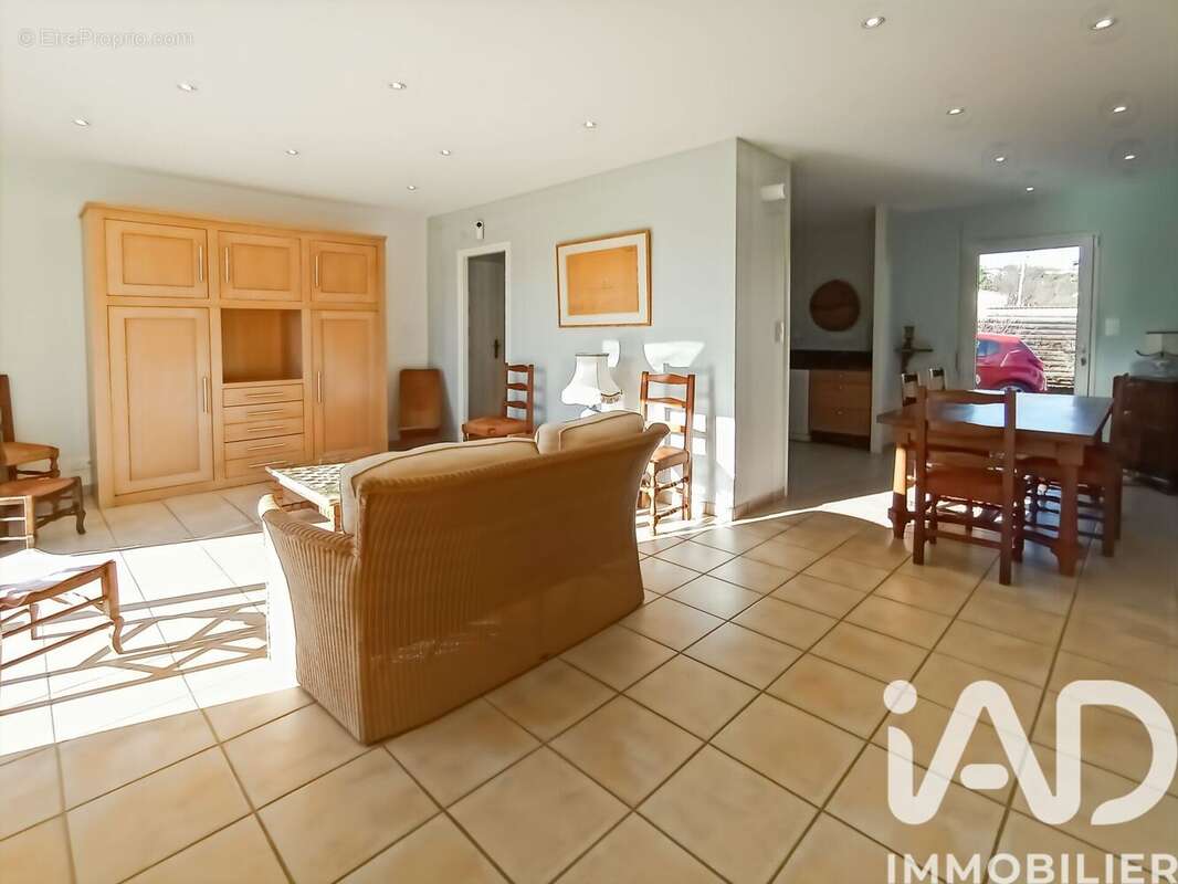 Photo 5 - Maison à MARCILLY-LE-CHATEL