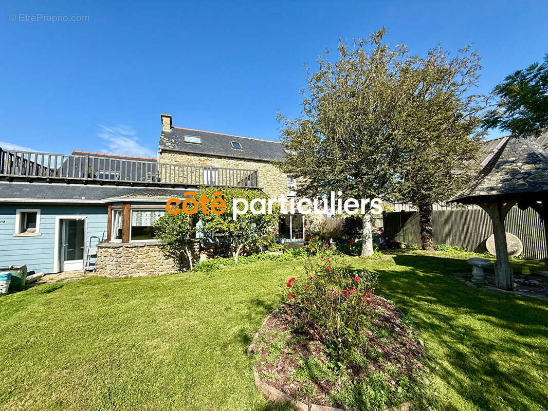 À vendre - Grande maison familiale en pierres à Saint-Méloir-des-Ondes - photo 3