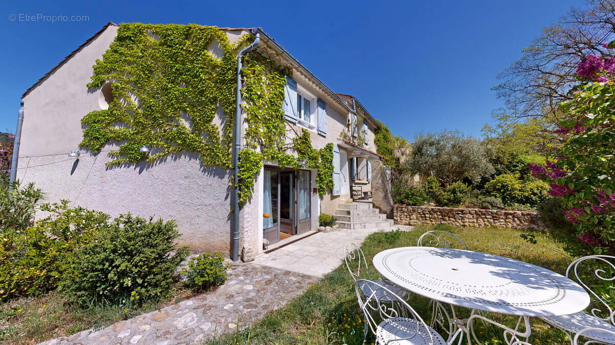 Maison à GREOUX-LES-BAINS