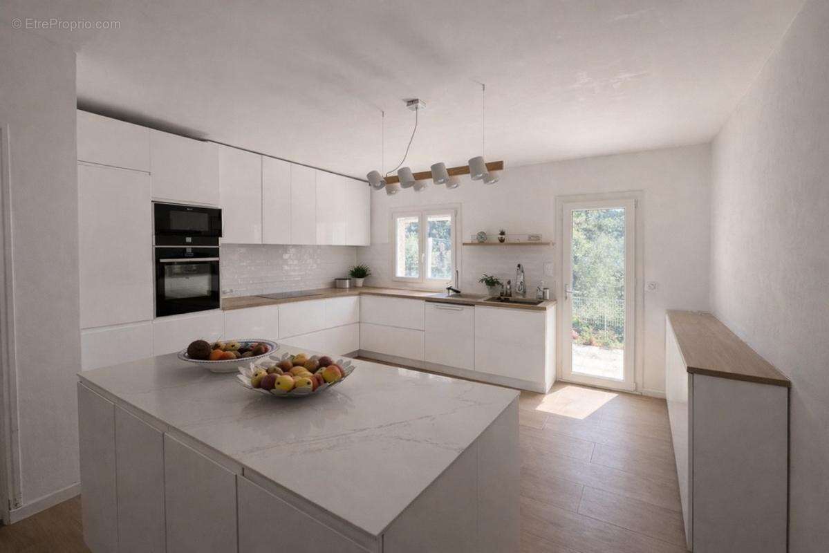 Maison 198 m² à Cuers  - photo 4
