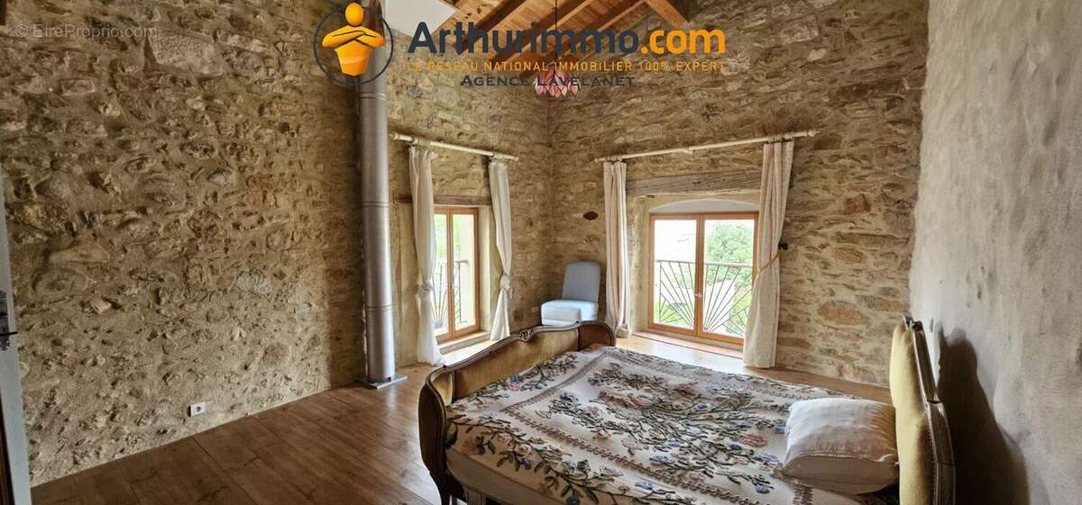 Magnifique maison de trois chambres dans une ancienne grange en pierre, avec jardin et terrasse sur le toit. - photo 4