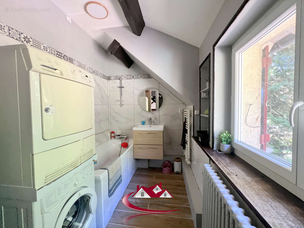 Maison ancienne sur plus de 2500 m2 de terrain - photo 9
