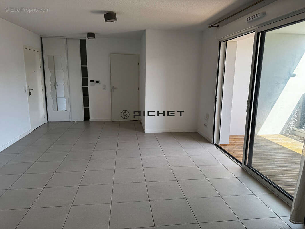 Appartement à VILLENAVE-D&#039;ORNON