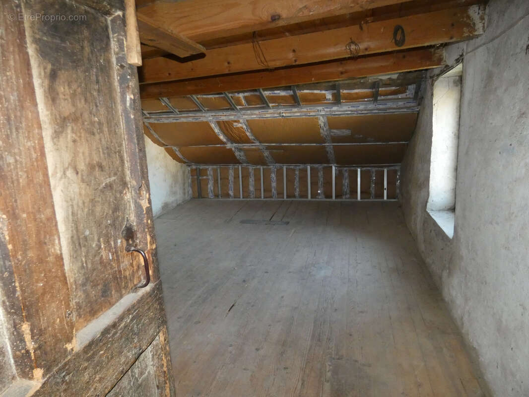 À Aranc, grande maison à vendre avec AGENCE IMMOBILIÈRE COLIN - photo 11